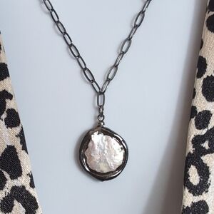 Pearly & Iridescent Artist Circle